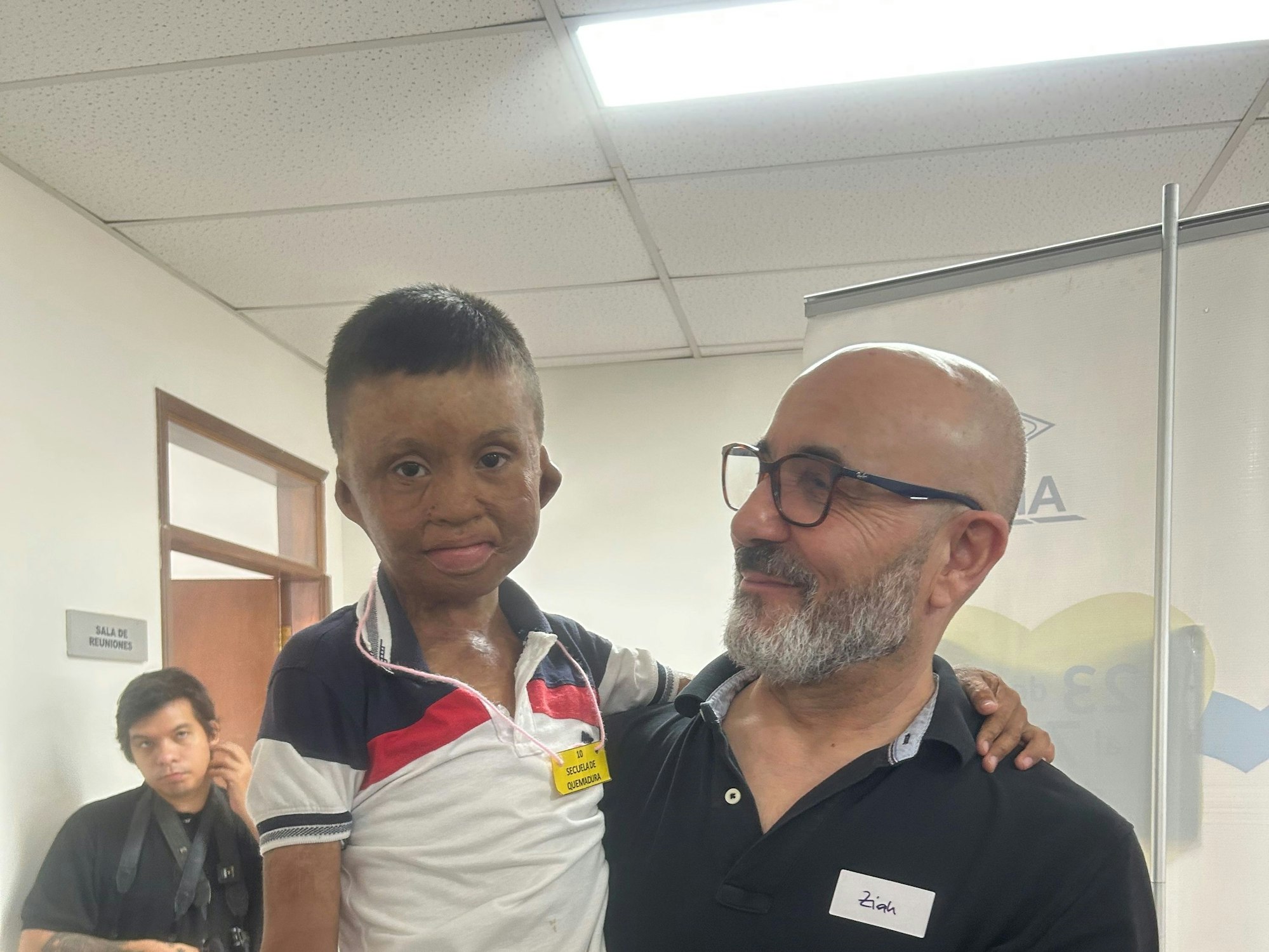 Dr. Ziah Taufig operierte Dilan in Bolivien