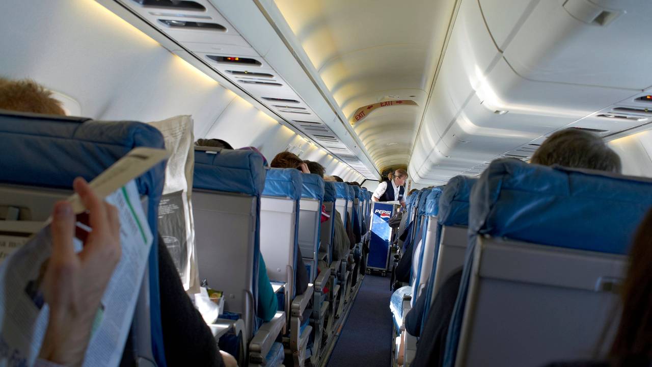 Blick in die Kabine an Bord eines Flugzeugs