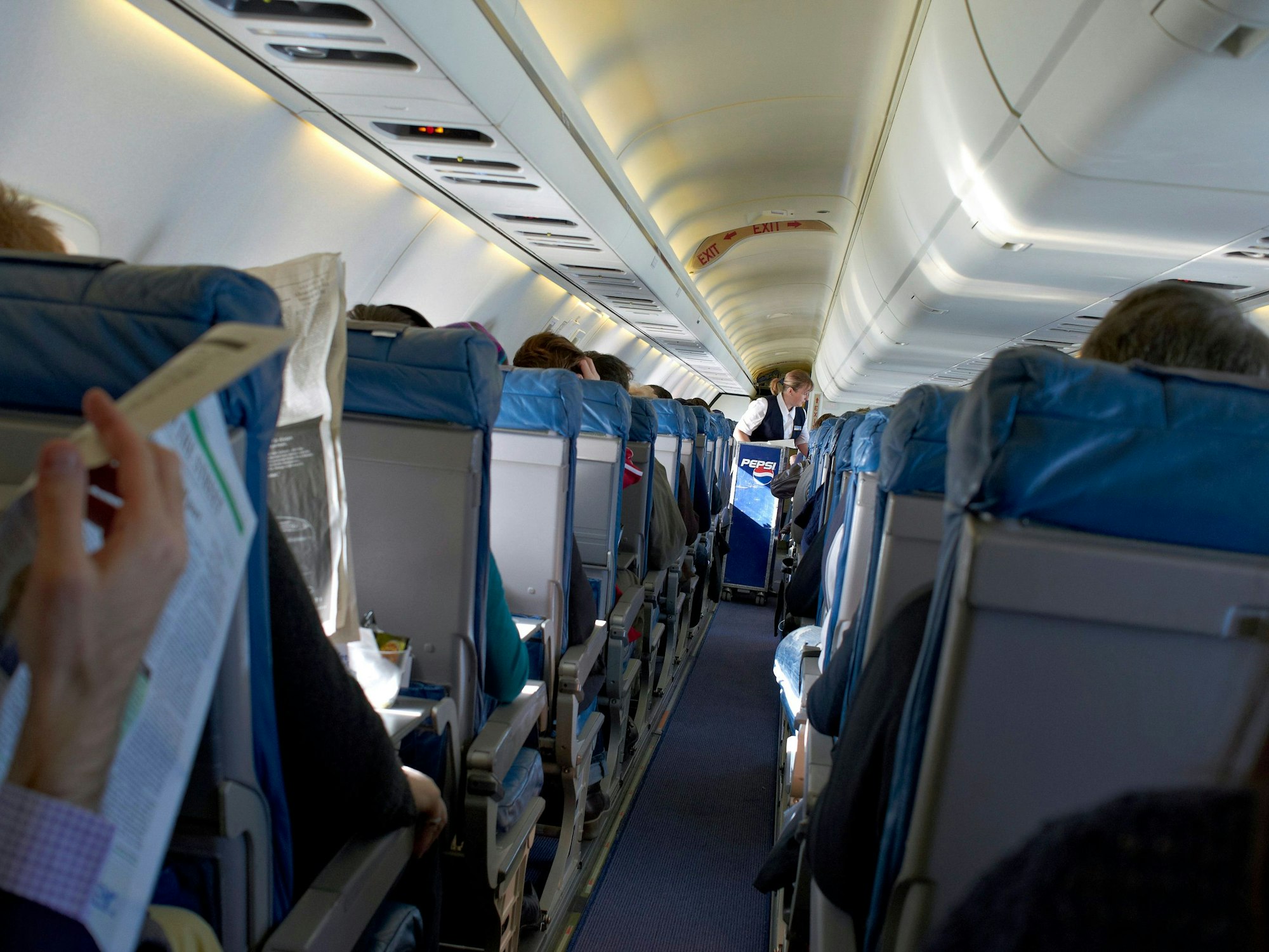 Blick in die Kabine an Bord eines Flugzeugs