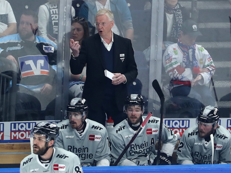 Kari Jalonen am 17. April 2025 beim Spiel der Kölner Haie gegen die Eisbären Berlin.