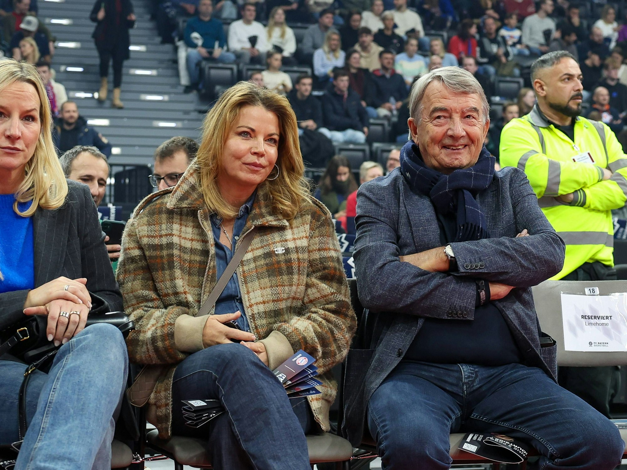 Wolfgang Niersbach und seine Ex-Frau Marion Popp bei einem Basketball-Spiel.