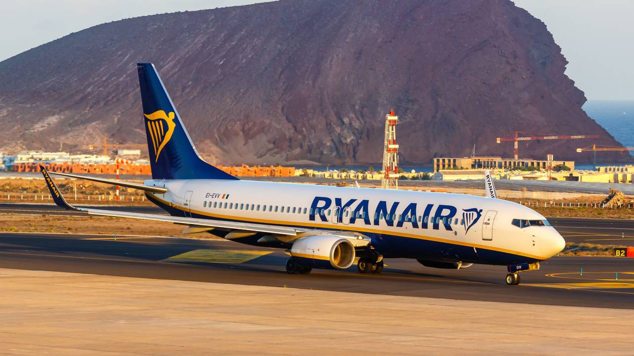 Eine Ryanair-Maschine am Flughafen Teneriffa.