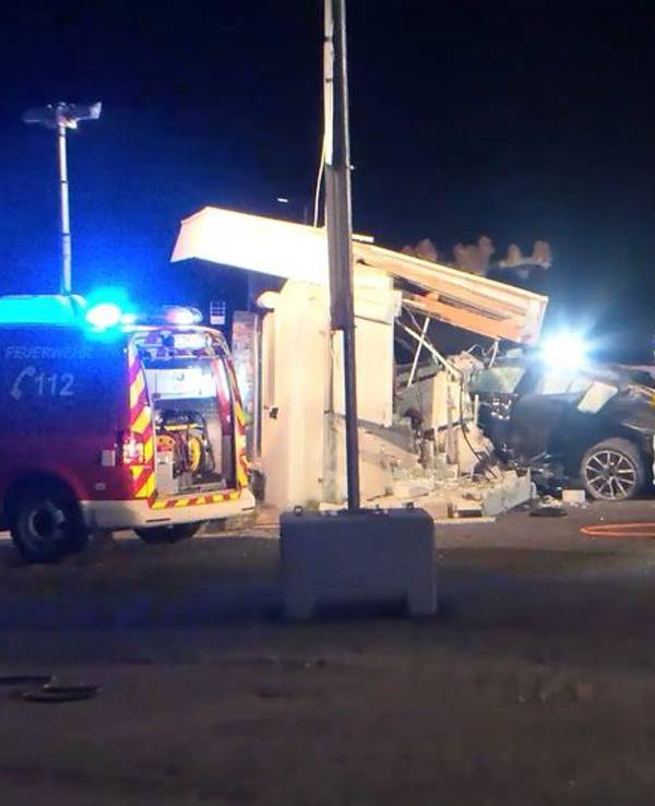 Am Hockenheimring hat ein junger Mann nachts die Kontrolle über einen 530 PS-starken Wagen verloren und raste in ein Kassenhäuschen.