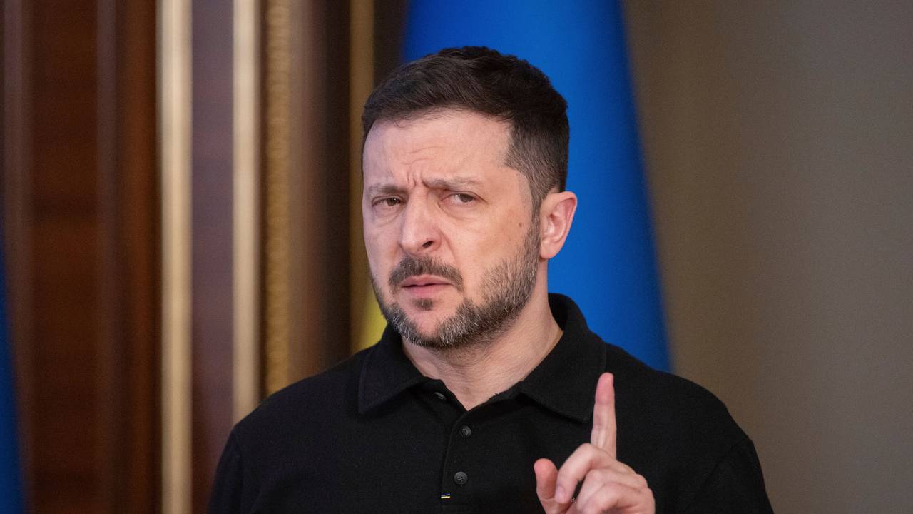 Der ukrainische Präsident Wolodymyr Selenskyj spricht während einer Pressekonferenz.