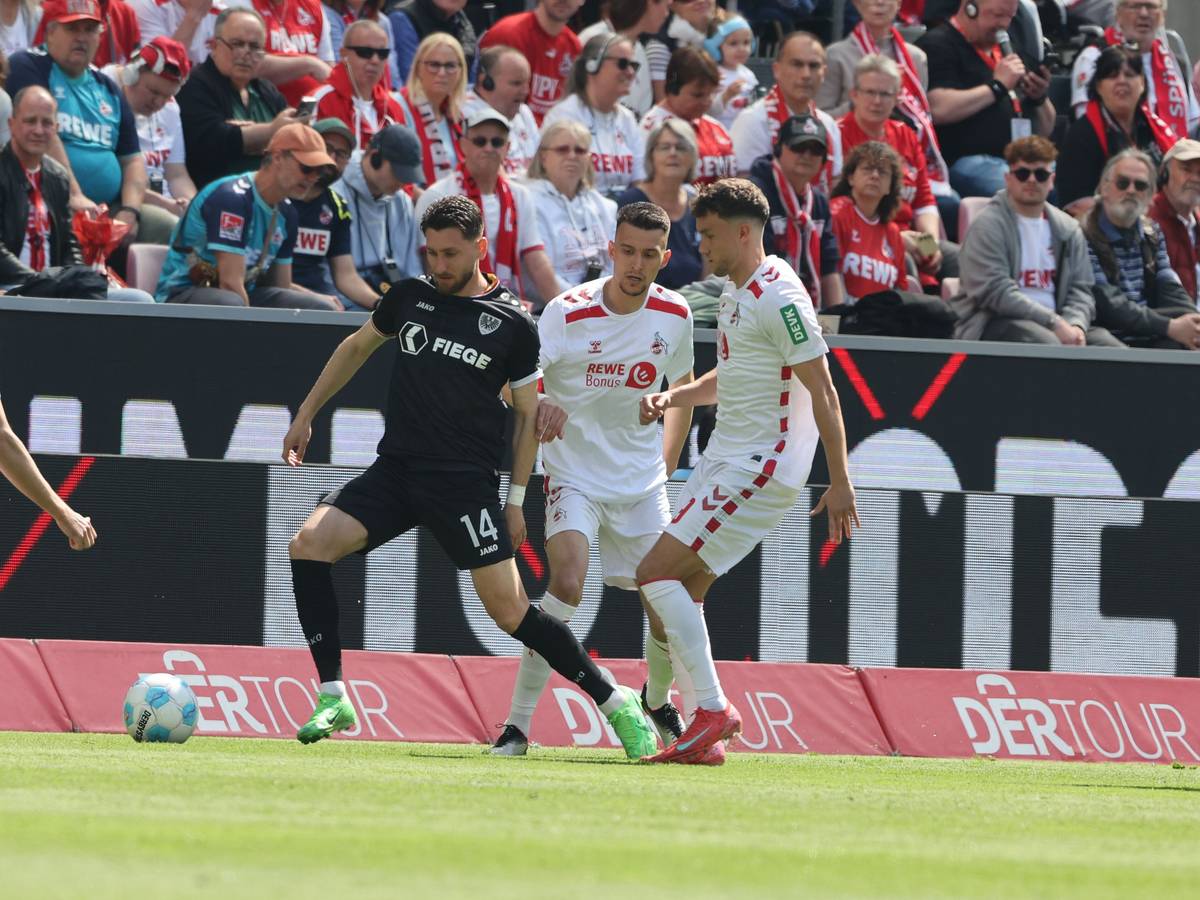 Dejan Ljubicic und Luca Waldschmidt im Spiel des 1. FC Köln gegen Preußen Münster im Zweikampf.