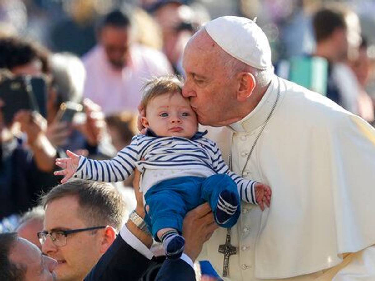 Papst Franziskus, das Oberhaupt von weltweit 1,4 Milliarden Katholiken, starb am Montag im Alter von 88 Jahren, wie der Vatikan mitteilte.
