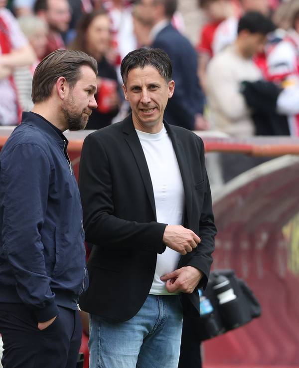 Thomas Kessler spricht mit Christian Keller.