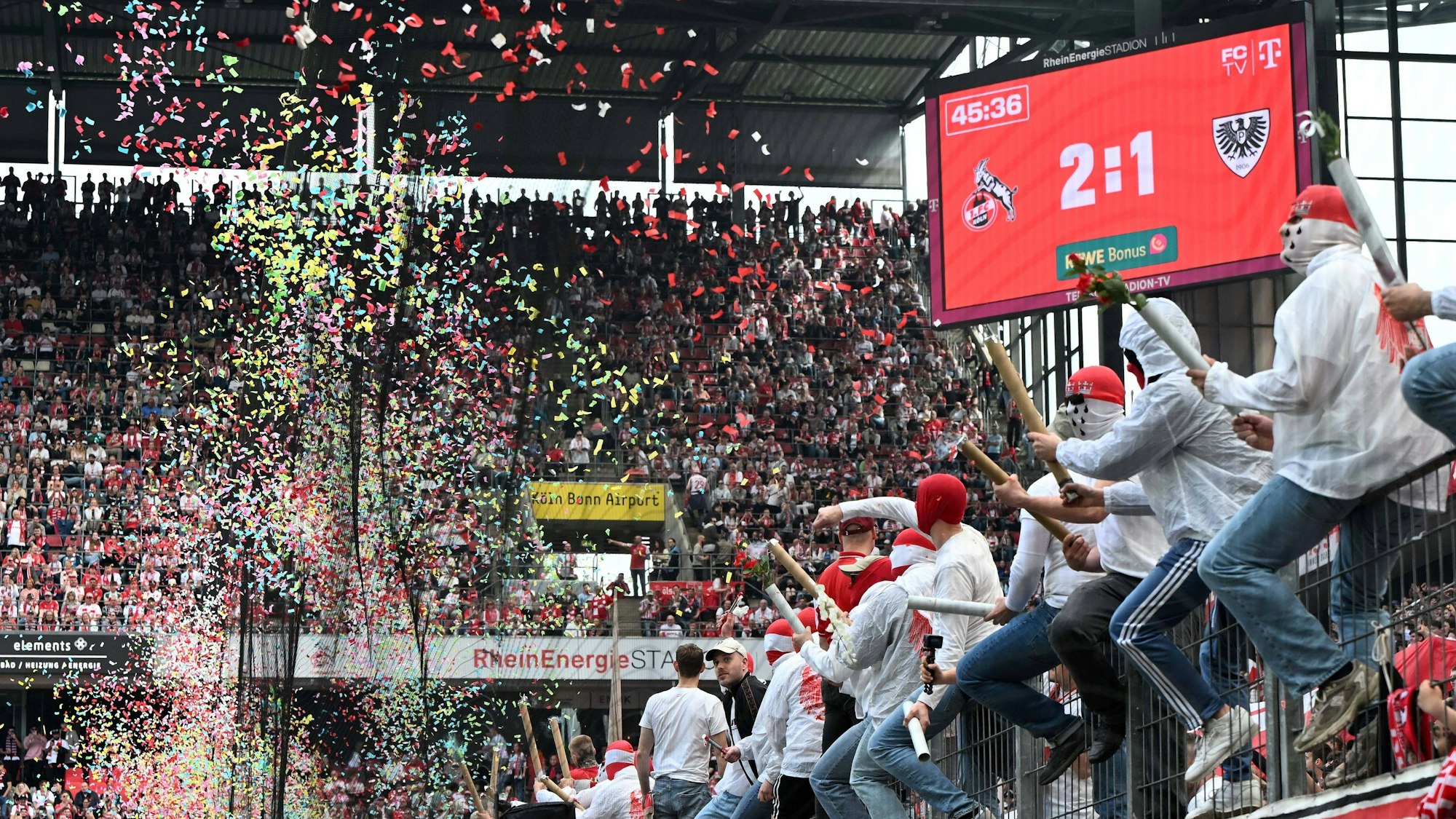 Konfetti statt Pyro: Die FC-Fans protestieren gegen DFB-Strafen.