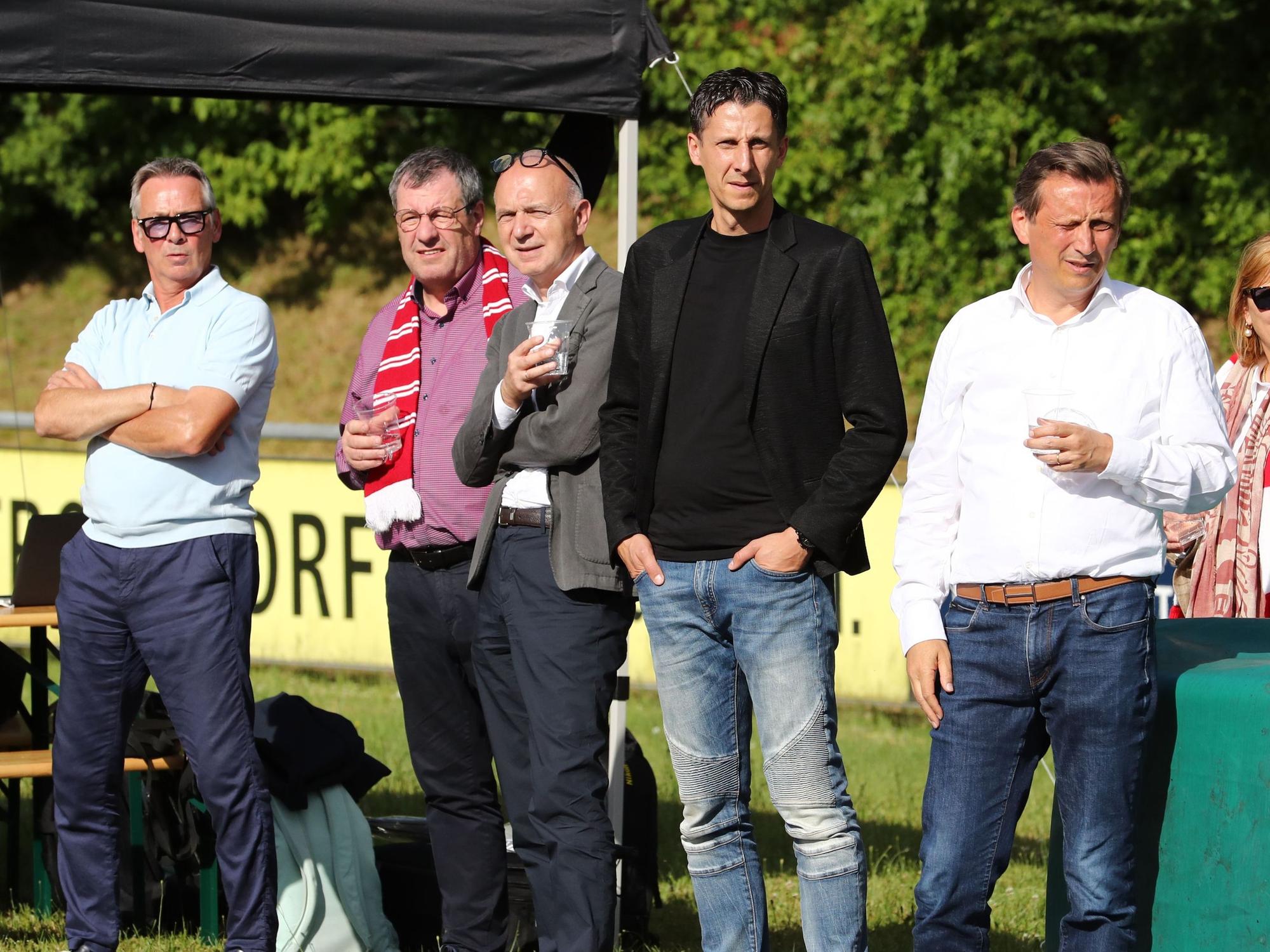 Testspiel, TuS Mondorf gegen 1. FC Köln, von links: Stephan Engels, Werner Wolf, Bernd Neuendorf, Christian Keller, Lionel Souque (1. FC Köln).