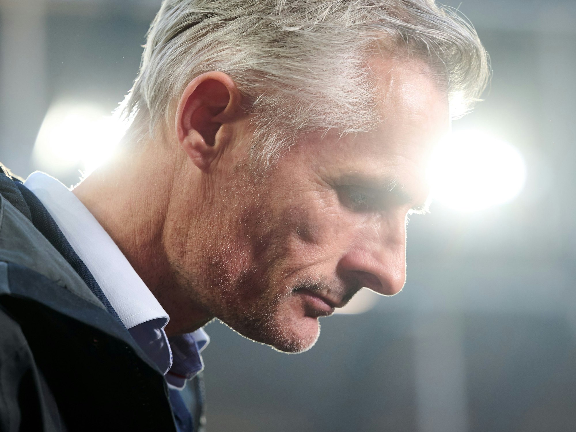 Kees van Wonderen senkt enttäuscht den Kopf.