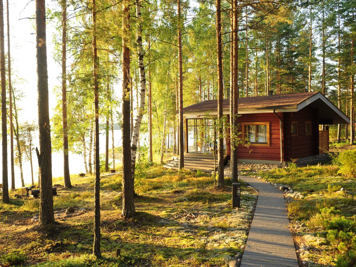 In Ihrer urgemütlichen Blockhütte direkt am Saimaa-See lassen Sie die Hektik des Alltags hinter sich.