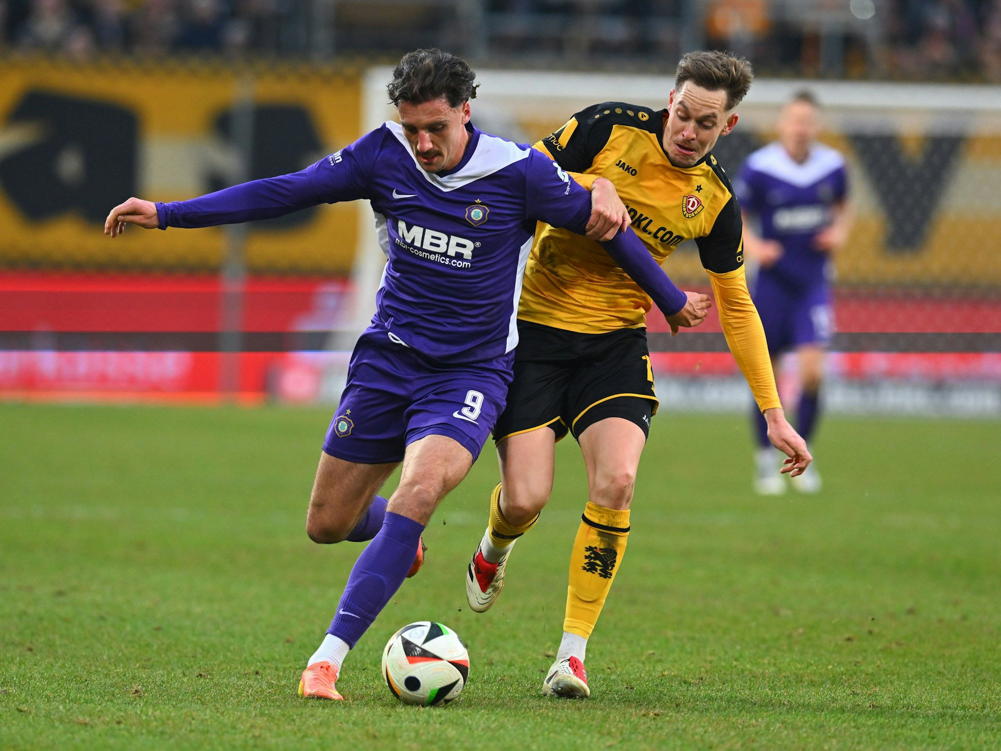 Ricky Bornschein im Zweikampf.