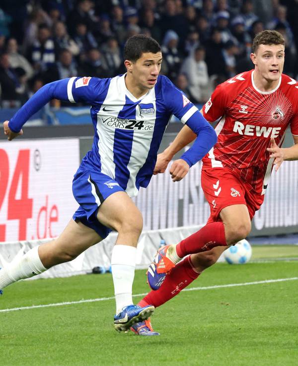 Ibrahim Maza behauptet den Ball gegen Eric Martel.