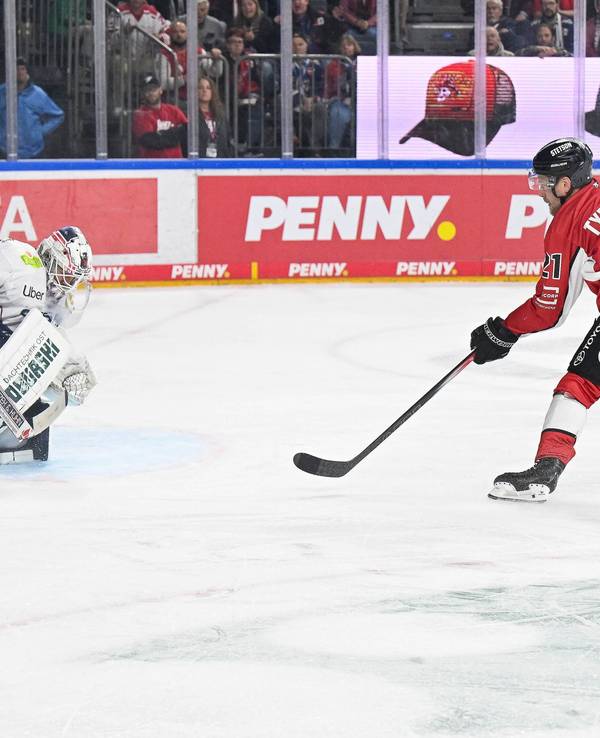 Juhani Tyrväinen scheitert an Jake Hildebrand.