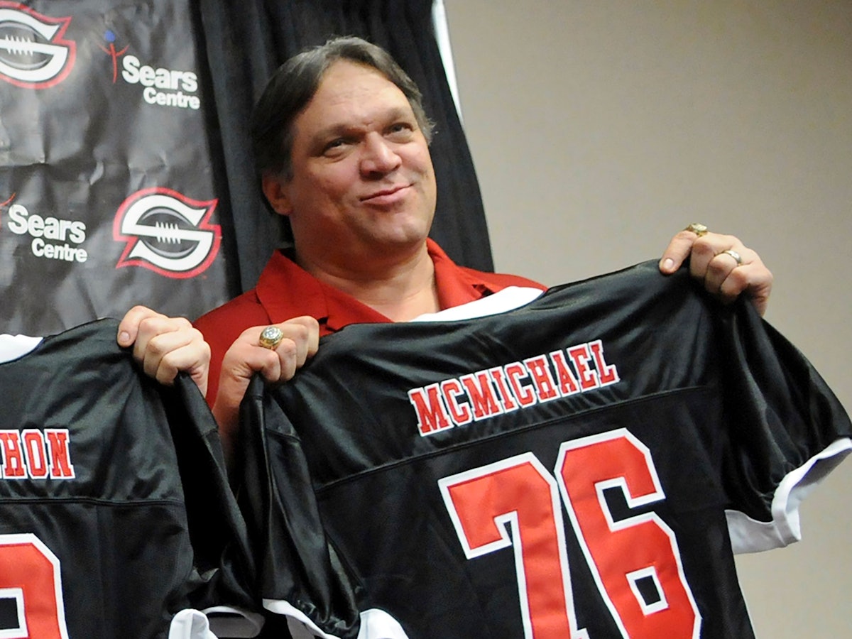 Steve McMichael im Jahr 2010 auf einer Pressekonferenz.