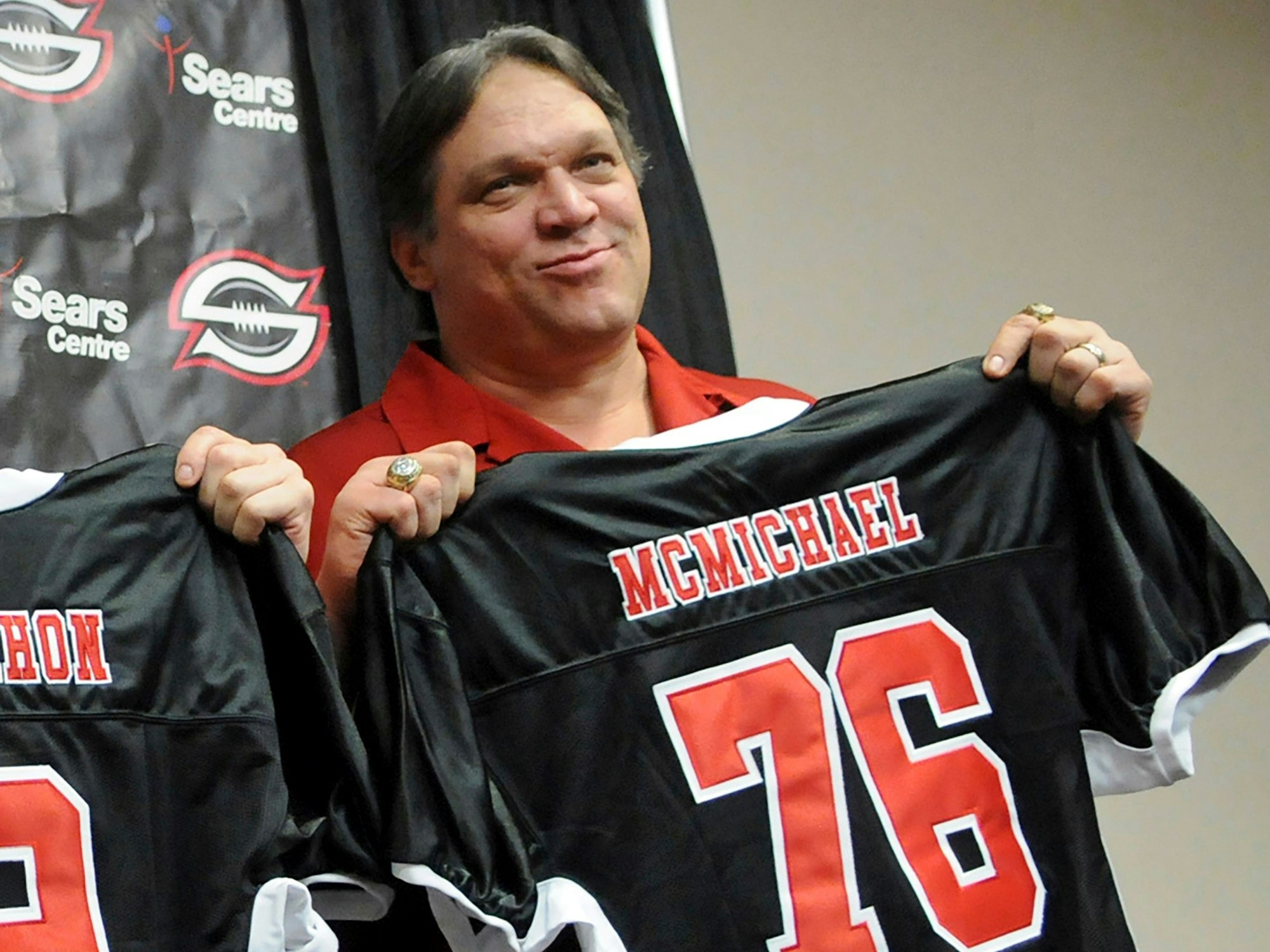 Steve McMichael im Jahr 2010 auf einer Pressekonferenz.