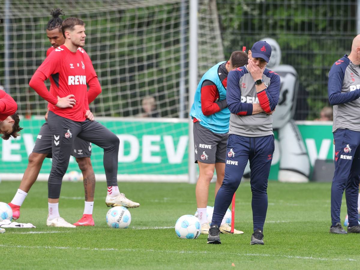 1. FC Köln, Training, 2. von rechts: Gerhard Struber.