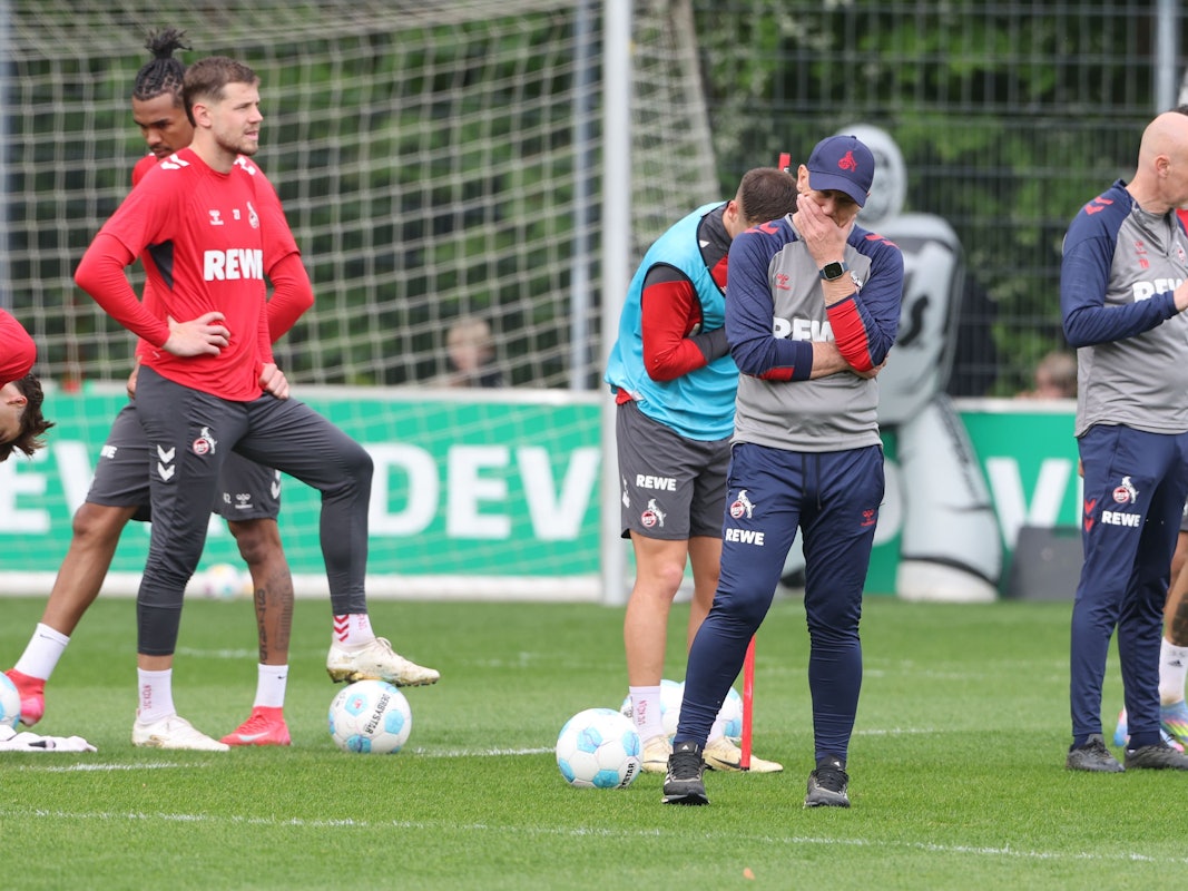 1. FC Köln, Training, 2. von rechts: Gerhard Struber.