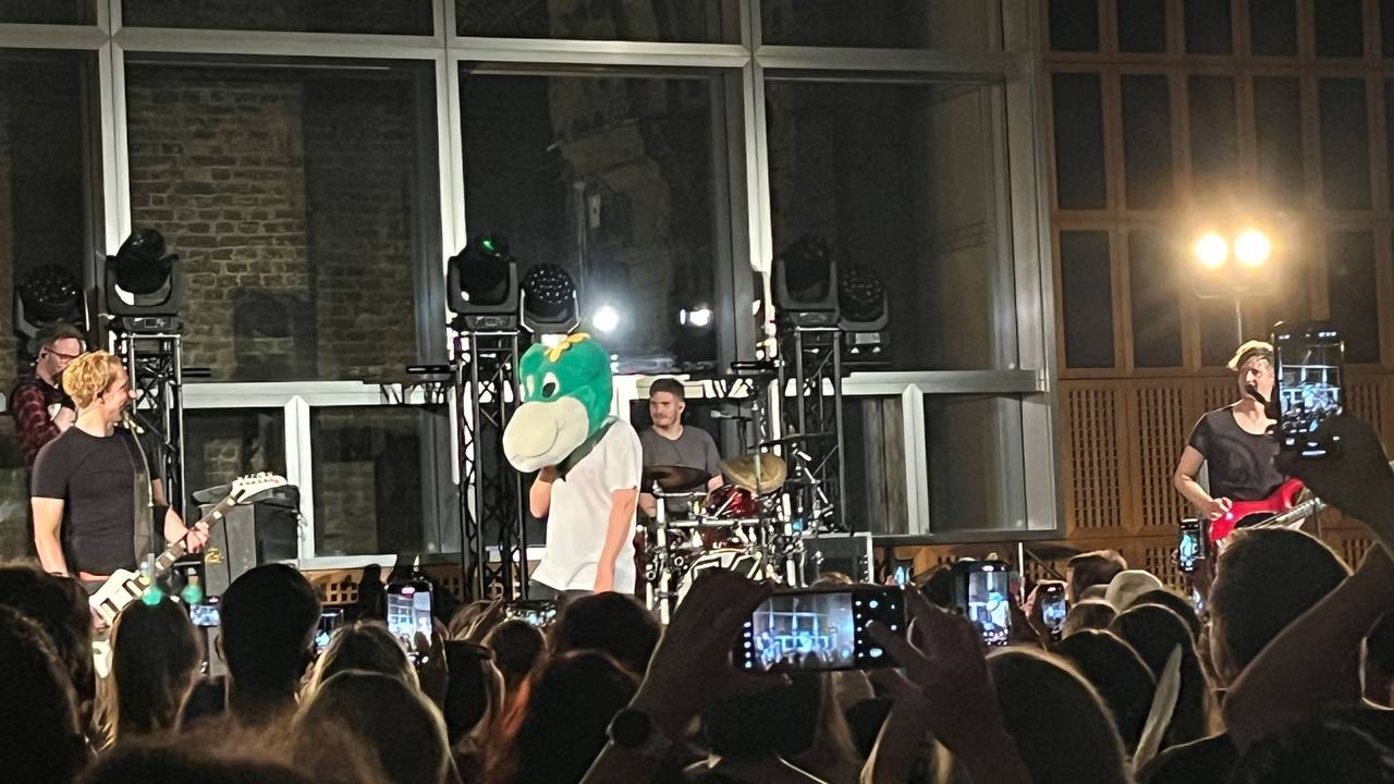 Kasalla geben ein Konzert im Museum.