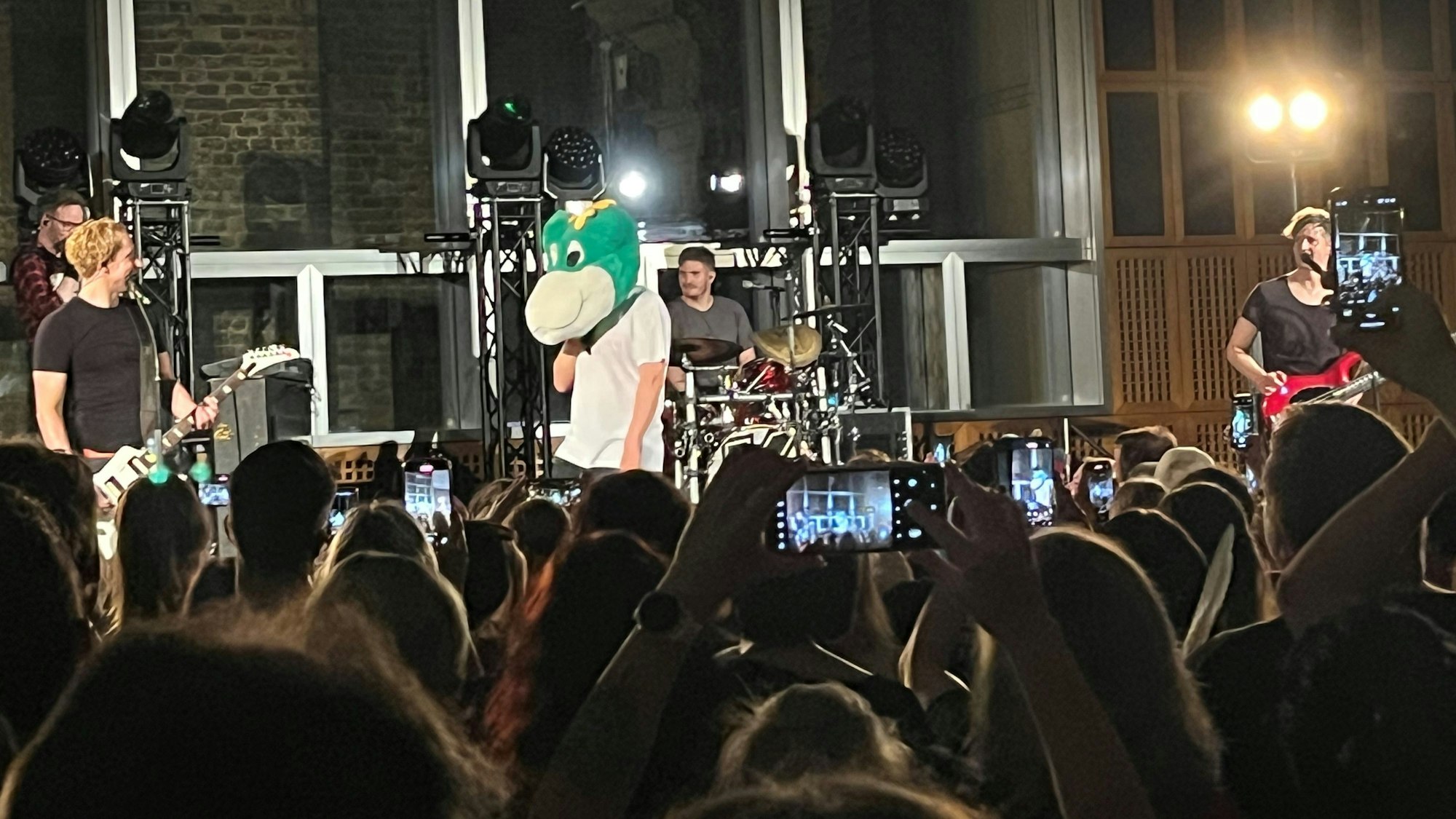 Kasalla geben ein Konzert im Museum.