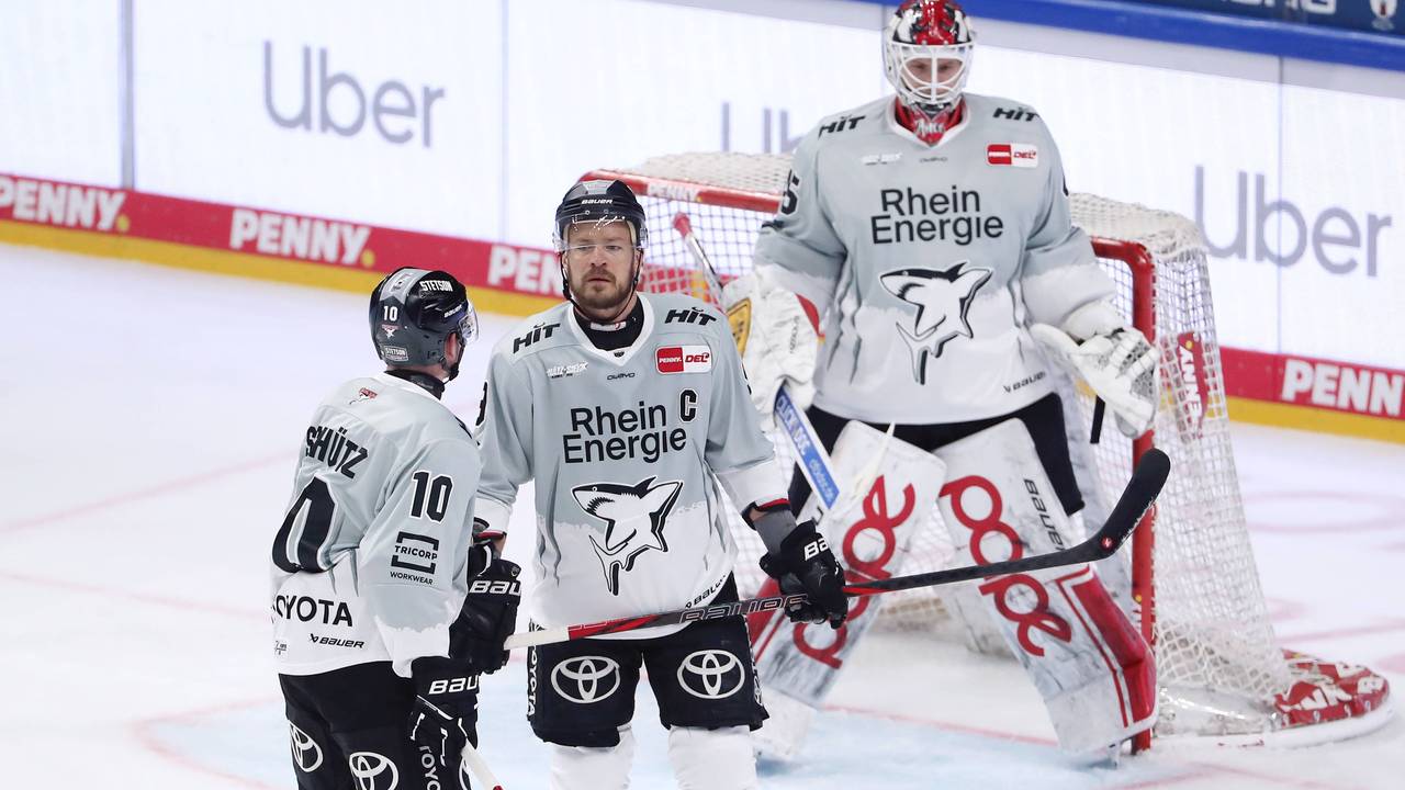 Justin Schütz redet mit Moritz Müller.