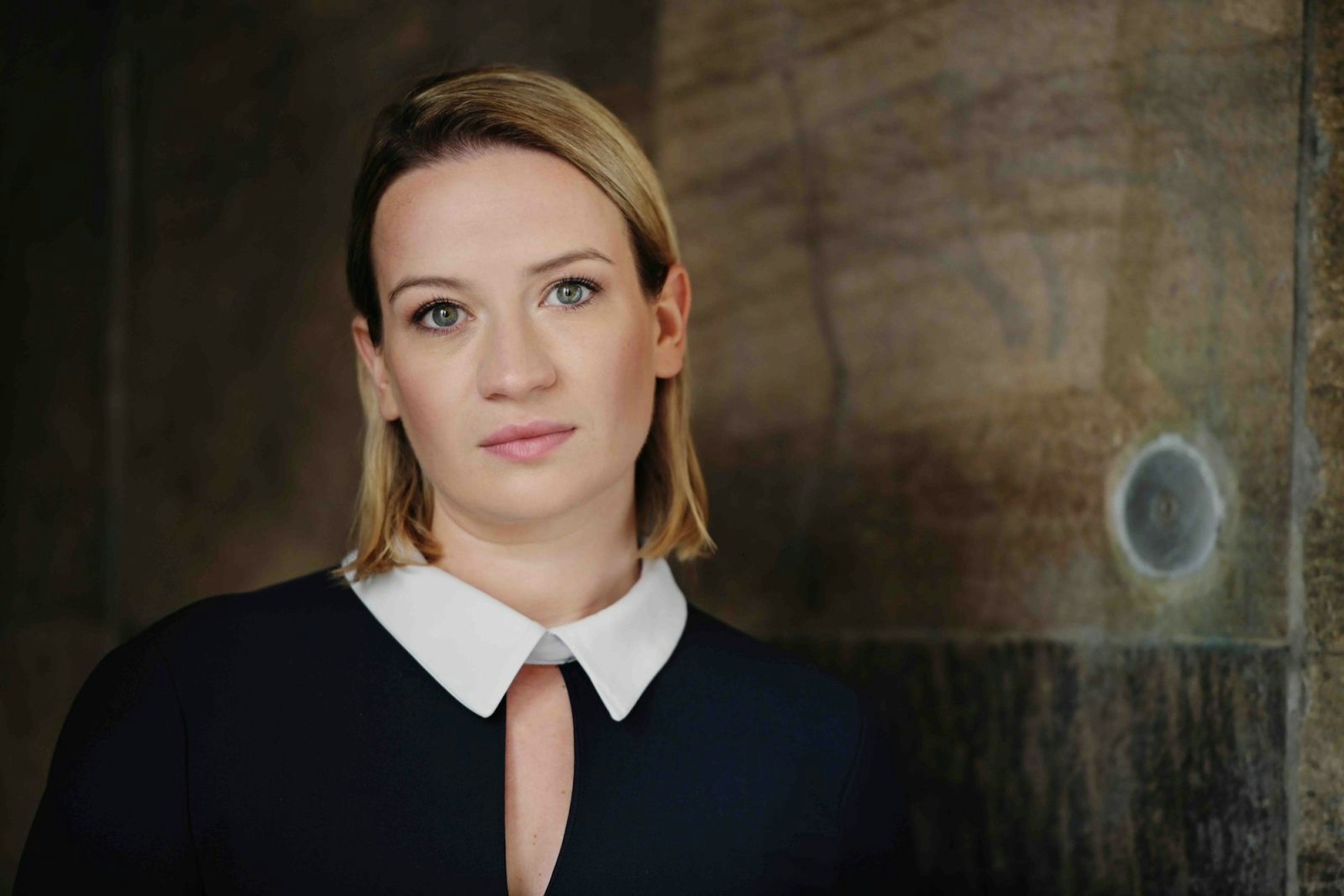 Nina Gummich spielt in der ARD-Serie „Mord auf dem Inka-Pfad“ die Ermittlerin im berühmten Mordfall Glück-Tesler von 1997. Hat der israelische Ehemann einer Deutschen seine Frau während eines Anden-Aufstiegs nachts im Zelt erschossen? (Bild: Mirjam Knickriem)