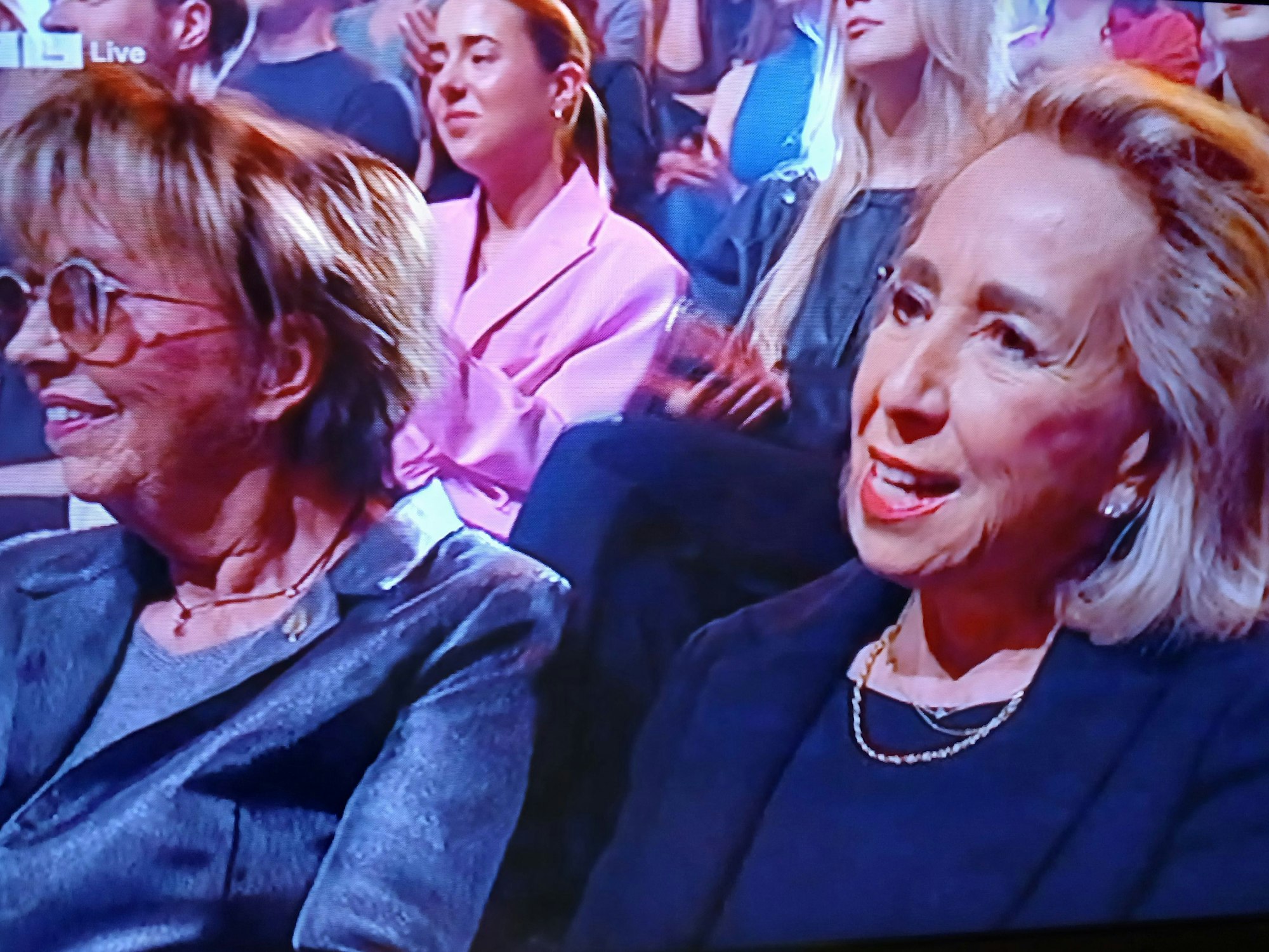 Oma Pooth (r.) saß im Publikum und freute sich für Enkel Diego.