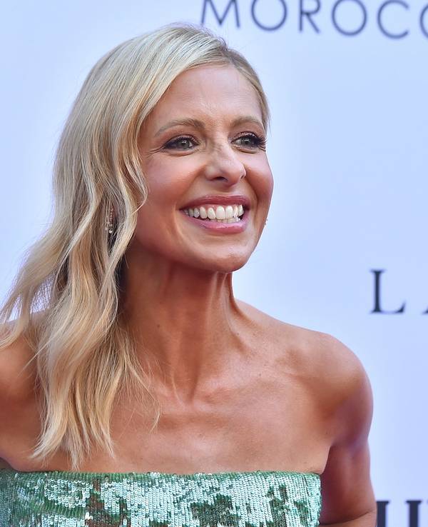 Sarah Michelle Gellar lächelt 2024 bei einer Award-Show in Los Angeles.