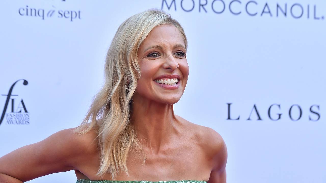 Sarah Michelle Gellar lächelt 2024 bei einer Award-Show in Los Angeles.