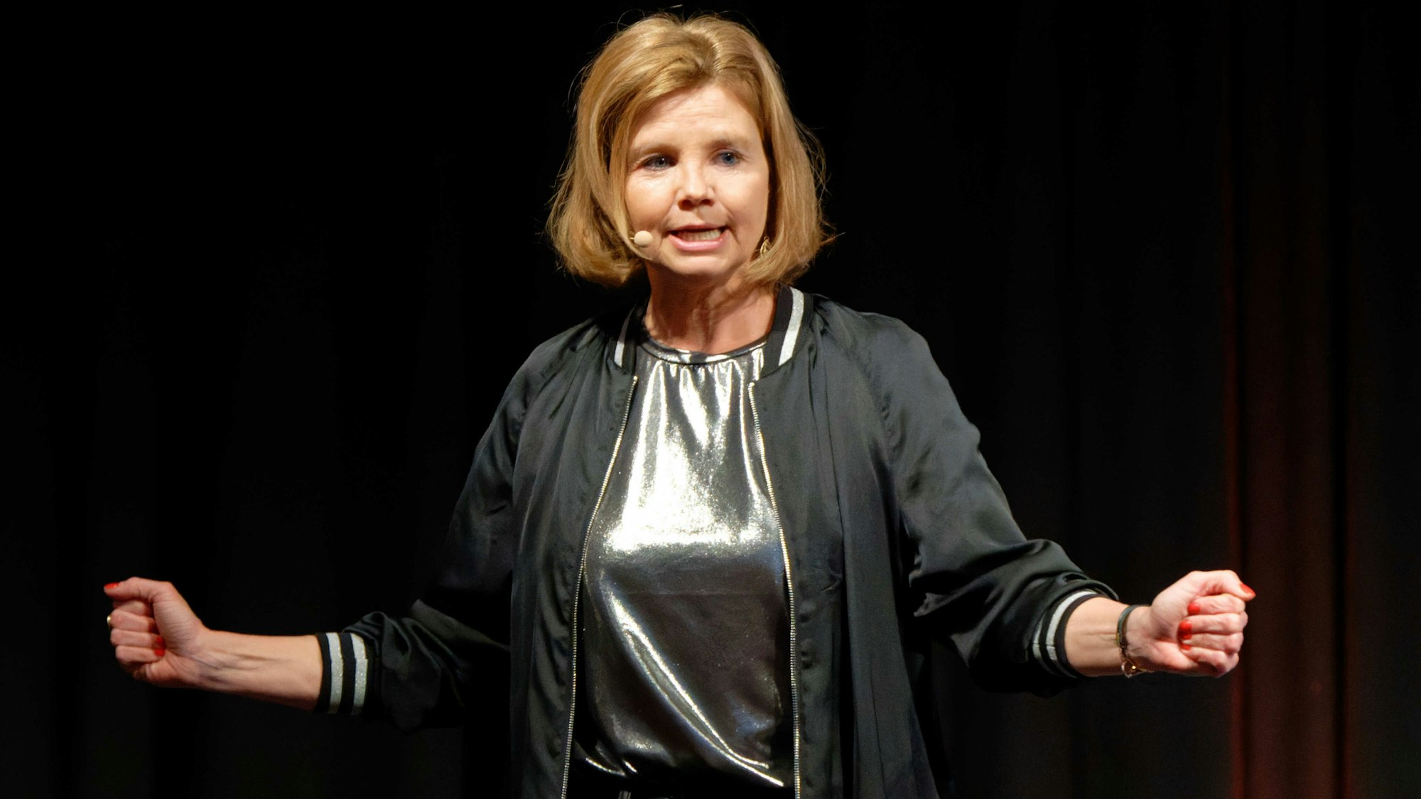 Die Schauspielerin Annette Frier (hier 2023 beim Literaturfestival Lit.Cologne) erinnert sich an einen besonderen Moment mit dem Papst.