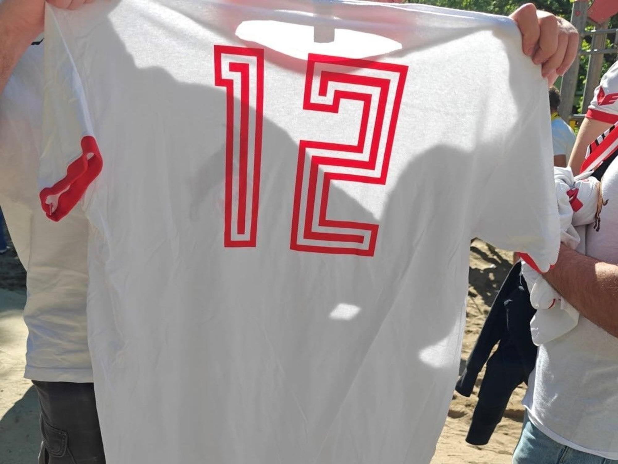 Das Sondertrikot der Fans aus Köln fürs Spiel in Hannover.