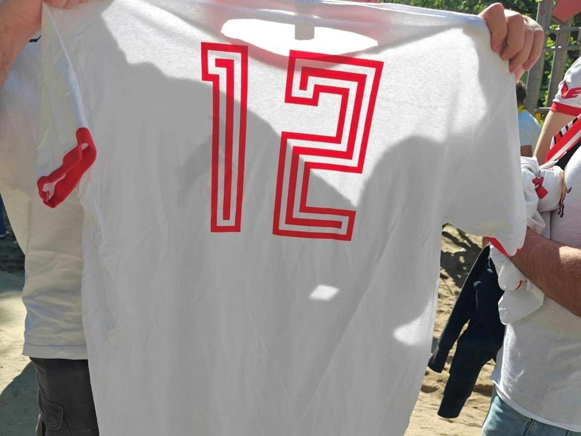 Das Sondertrikot der Fans aus Köln fürs Spiel in Hannover.