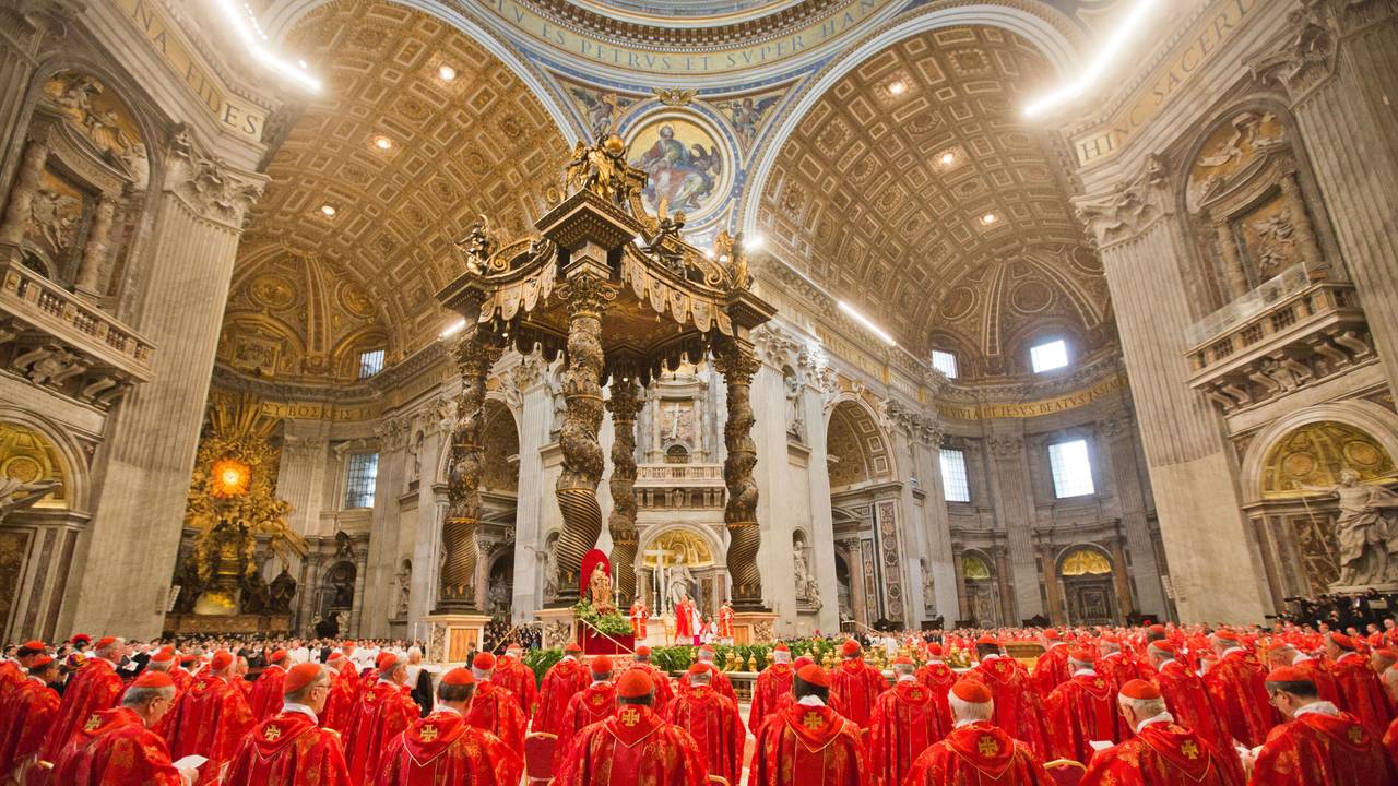 Kardinäle verfolgen am 12. März 2013 im Petersdom im Vatikan die Wahl-Messe "Pro Eligendo Romano Pontifice"