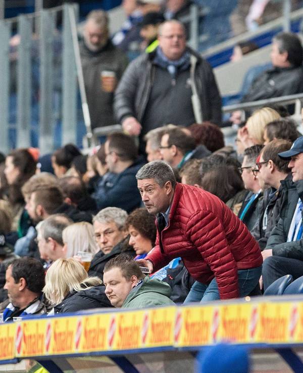 Joachim Llambi auf der Tribüne im Stadion des MSV Duisburg.