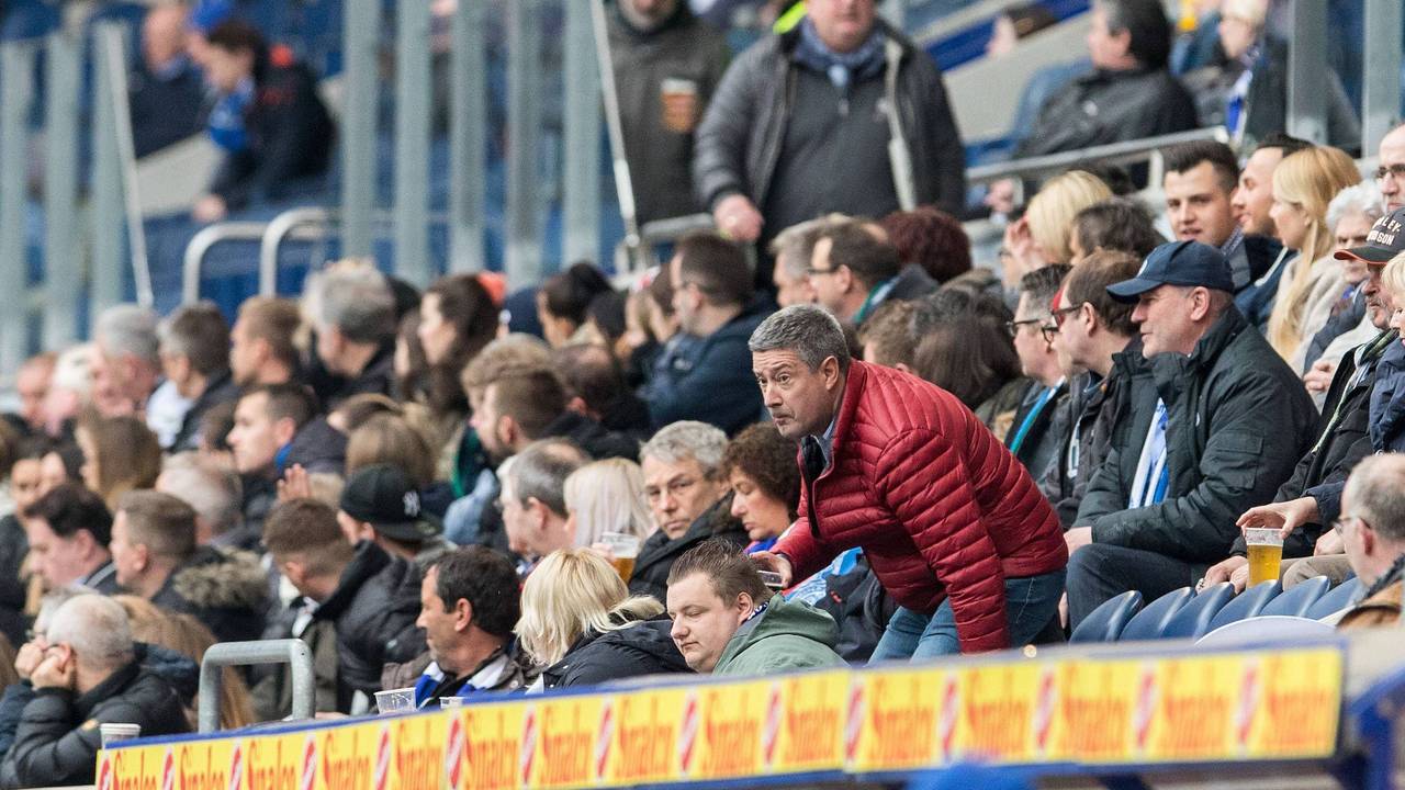 Joachim Llambi auf der Tribüne im Stadion des MSV Duisburg.