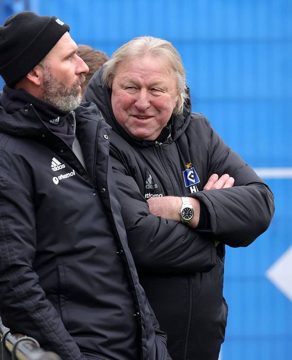 Horst Hrubesch und Tim Walter beim Training des HSV.