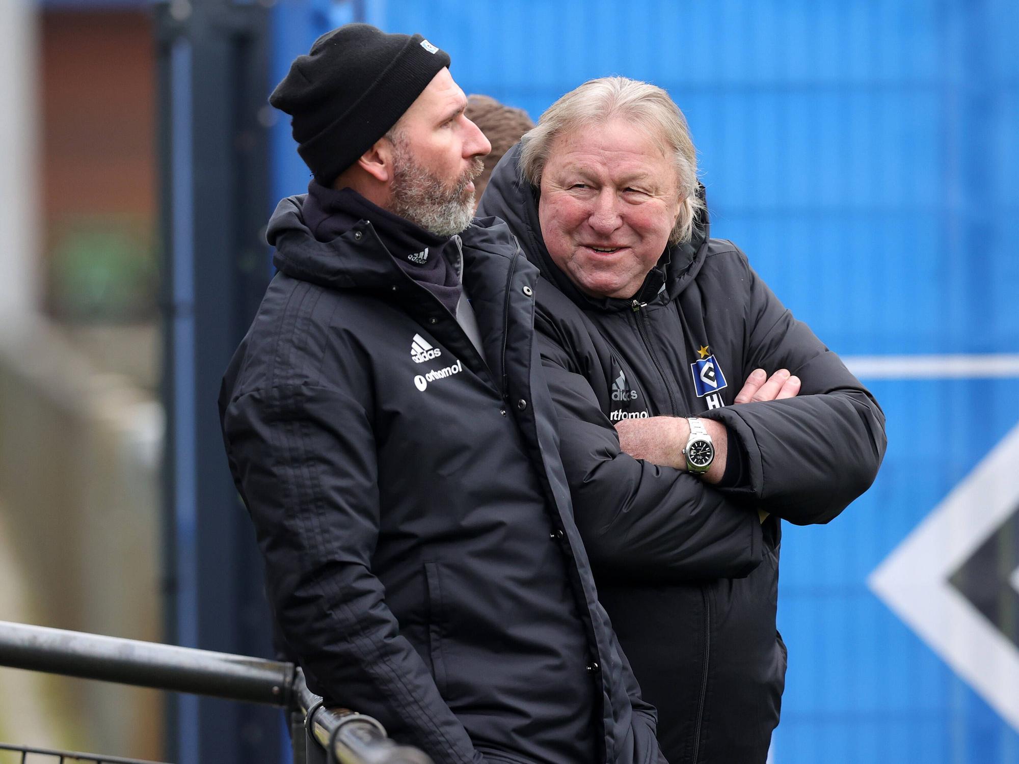 Horst Hrubesch und Tim Walter beim Training des HSV.