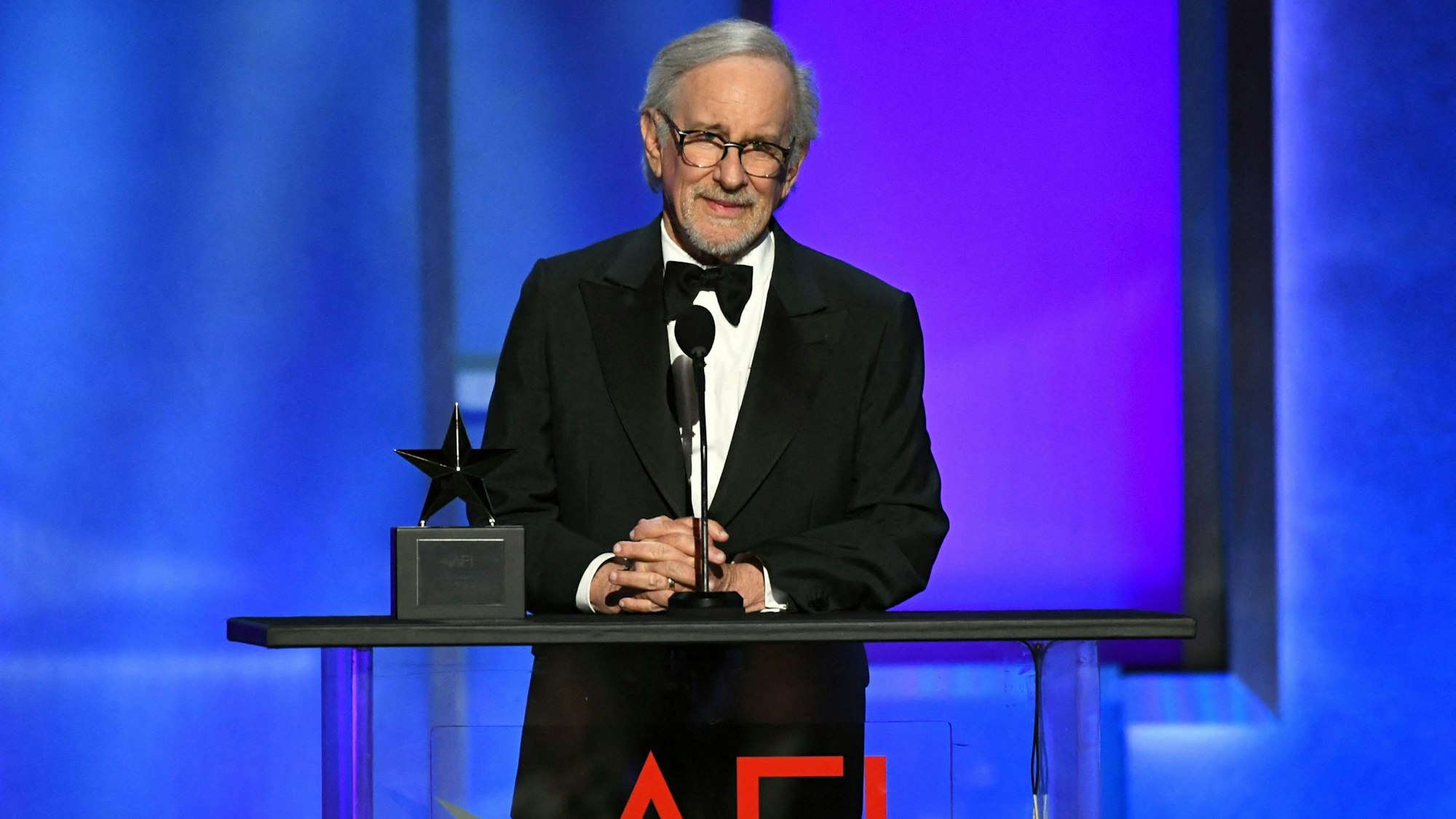 Steven Spielberg spricht am 26. April während der AFI Life Achievement Award Ceremony zu Ehren von Francis Ford Coppola im Dolby Theatre in Hollywood.