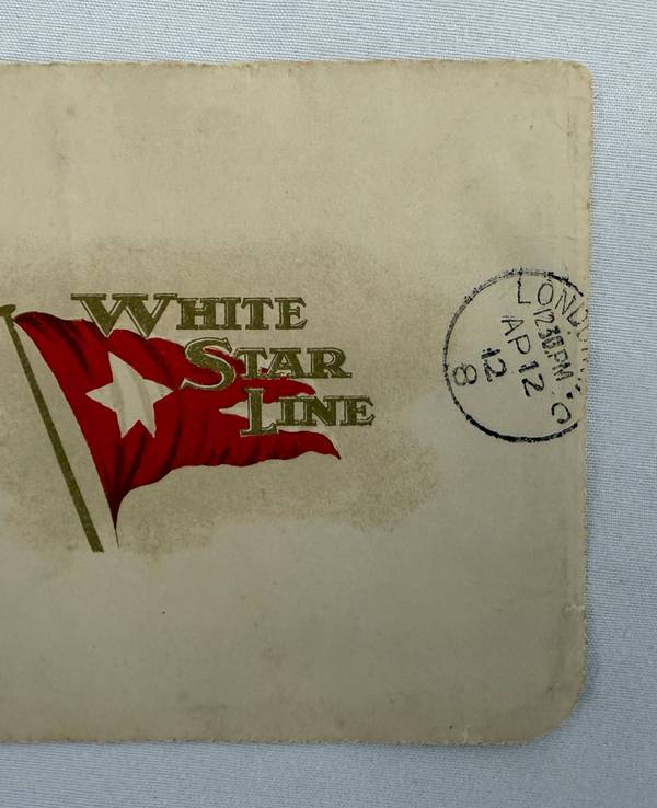 Das undatierte, vom Auktionshaus Henry Aldridge & Son zur Verfügung gestellte Bild zeigt eine Postkarte, die ein „Titanic“-Überlebender damals als Briefkarte verschickte. Diese wurde vom Erste-Klasse-Passagier Colonel Archibald Gracie wenige Tage vor ihrem Untergang noch am Tag der Abfahrt an Bord des Schiffes geschrieben und nun für 300.000 Pfund (etwa 350.000 Euro) versteigert.