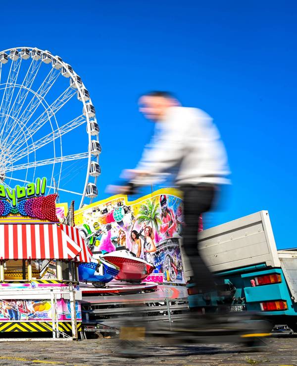 Beim Abbau eines Riesenrads auf einem Volksfest in Bremen ist am Dienstag ein Arbeiter in den Tod gestürzt. Hier die Osterwiese am 8. April zu sehen.