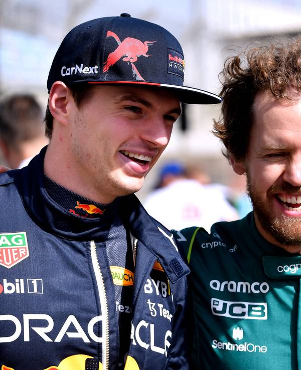 Max Verstappen und Sebastian Vettel vor den Testfahrten der Formel 1 in Bahrain.