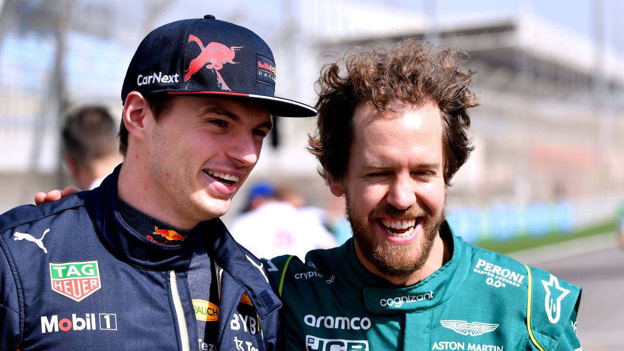 Max Verstappen und Sebastian Vettel vor den Testfahrten der Formel 1 in Bahrain.
