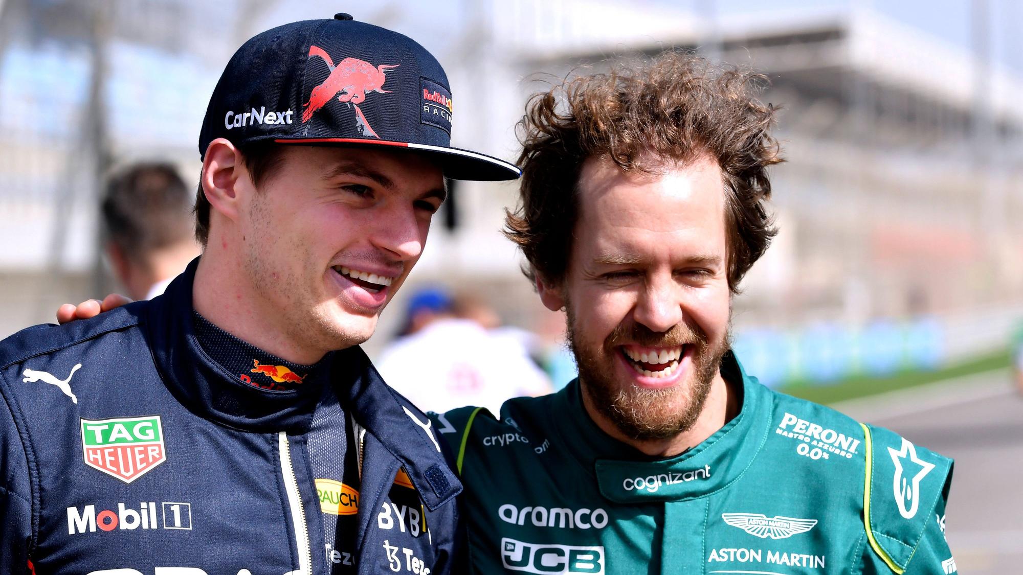 Max Verstappen und Sebastian Vettel vor den Testfahrten der Formel 1 in Bahrain.