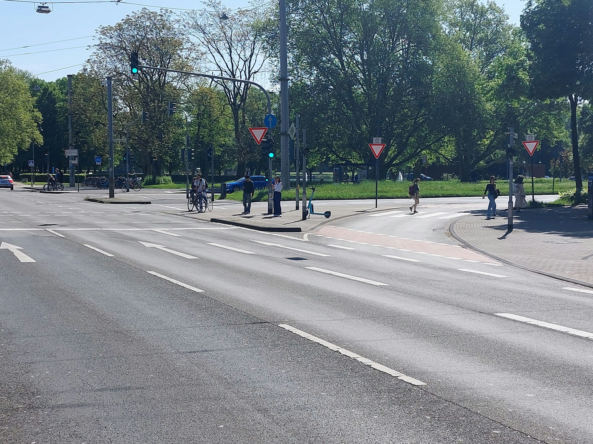 Der Kreuzungsbereich Aachener Straße/Universitätsstraße/Innere Kanalstraße am 29. April 2025