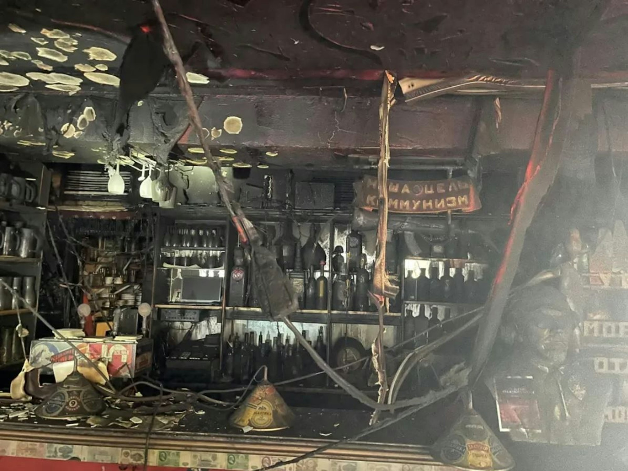 Ein Feuer verwüstete die Kneipe „Roter Platz“.