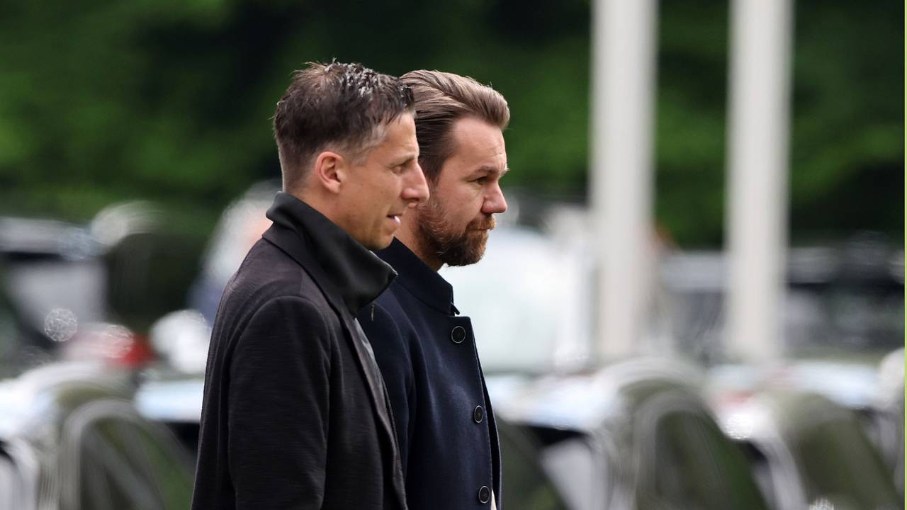 Thomas Kessler und Christian Keller schauen in eine Richtung.