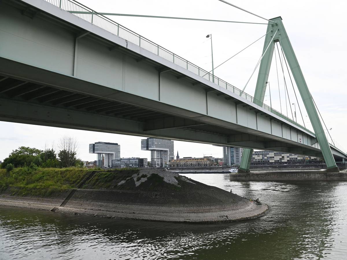 Die Severinsbrücke ist in die Jahre gekommen.