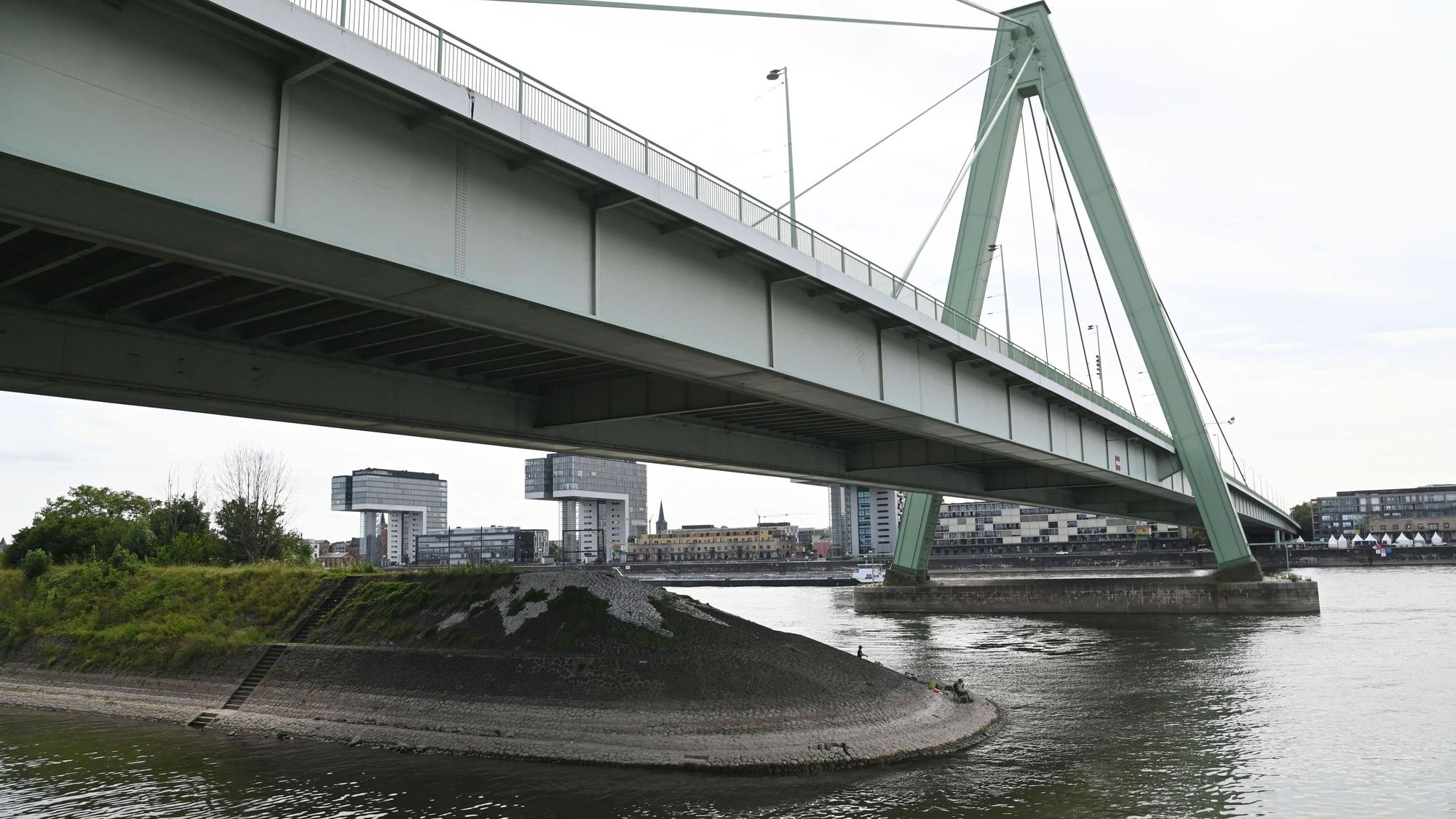 Die Severinsbrücke ist in die Jahre gekommen.