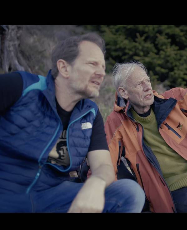 Kaberettist Rainer Pause und Sohn Aljoscha (links) beim Bergwandern in Südtirol.
Fotos zur Verfügung gestellt an Christof Ernst von Aljoscha Pause