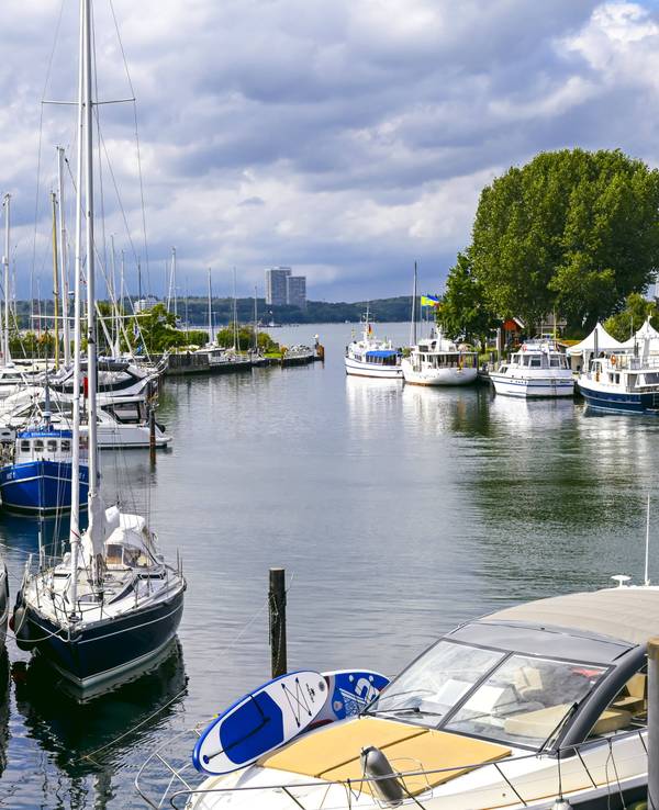 Blick auf den Niendorfer Hafen in Timmendorfer Strand.